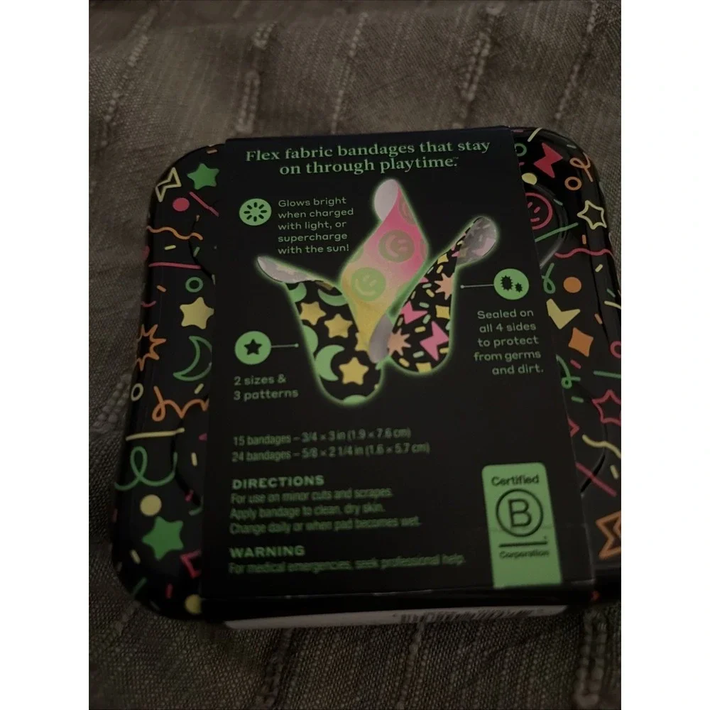 Welly Glow in the Dark Bandages Flex Fabric Assorted Sizes Kids First Aid 39 Ct